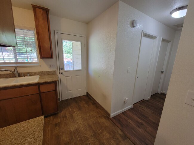 Building Photo - Two Story 3 Bedroom 2 Bath Condo in Chico for Rent!