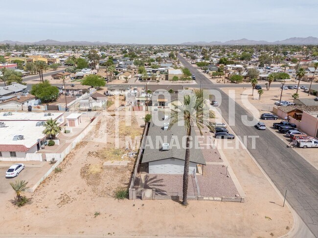 Building Photo - Convenient, Beautifully Updated Space Available Now!