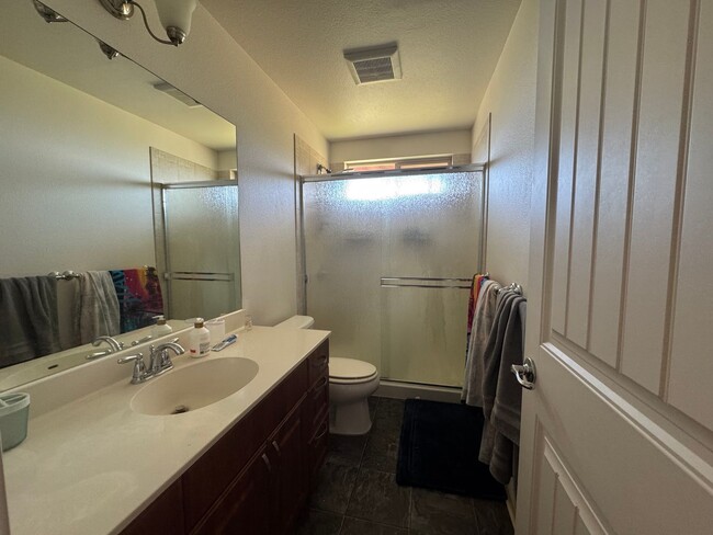 Building Photo - Beautiful 3-Bedroom & 3-Bathroom (Kapolei,...