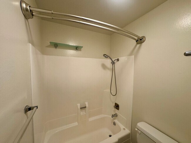 Building Photo - Gorgeous Lower End Unit with Inside Laundry Available Now!