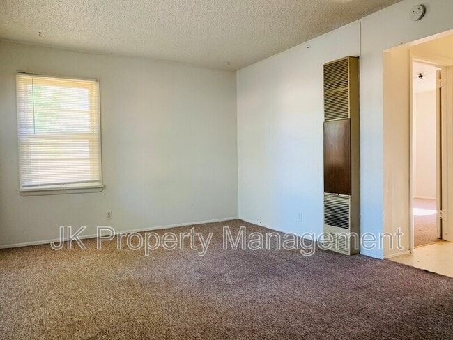 Building Photo - 421 14th St N