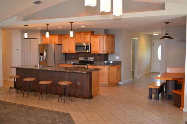 Building Photo - 26 Ocale Way S