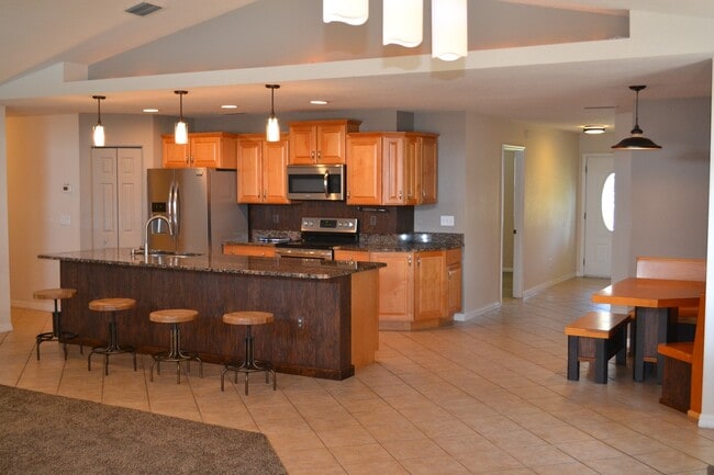 Building Photo - Lake Weir - Bird Island Rental - 5/3/2 Water Front Living at it's Best! **Available Soon**