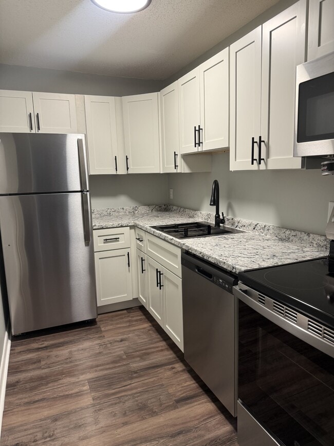 Building Photo - Parker Hill Apartments