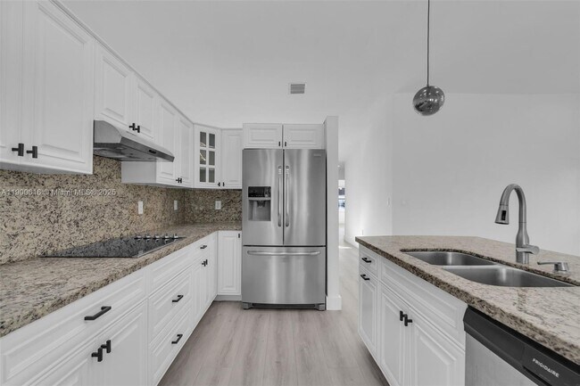 Building Photo - 425 SW 198th Terrace