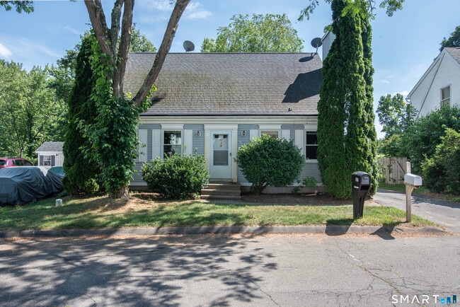 Building Photo - 40 Kingsbury Ln