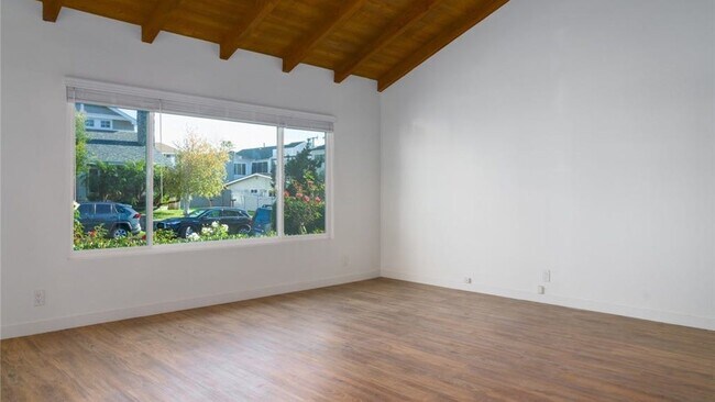 Building Photo - 480 N Abby St