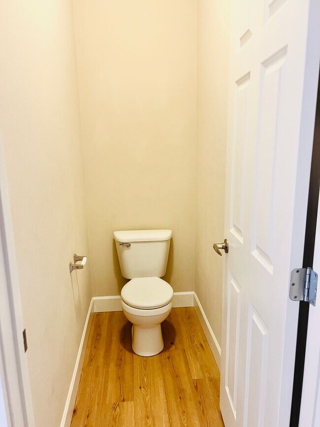 Building Photo - Must See! Beautiful 3bd/ + Bonus Rm/2.5 bath/ Primary Bed on Main/ /Heat Pump/Updated Features
