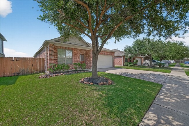 Building Photo - 1403 S Maple Dr