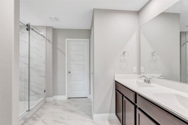 Building Photo - 214 Kickapoo Dr