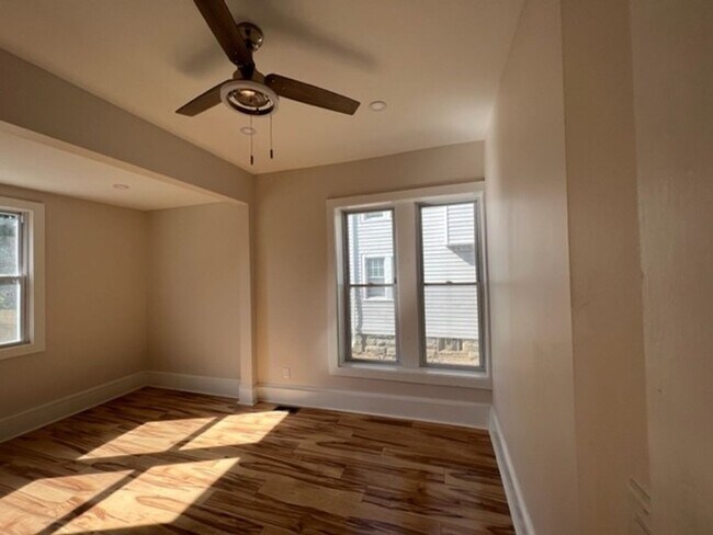 Building Photo - 1332 W 93rd St