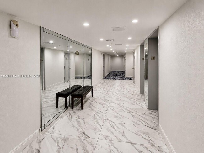 Building Photo - 2049 S Ocean Dr