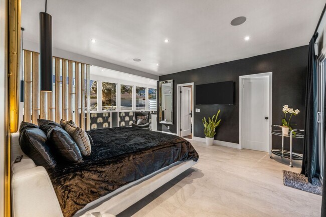Building Photo - The Escape Island - Pool, Jacuzzi & Privat...