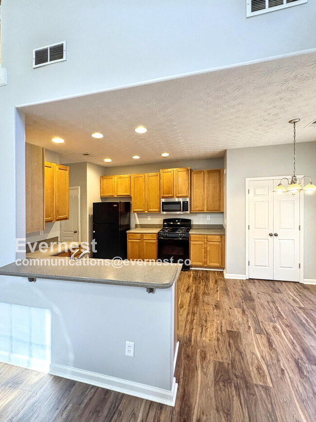 Building Photo - 632 Addison Way