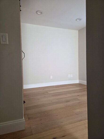 Building Photo - 56 Ellington Ave