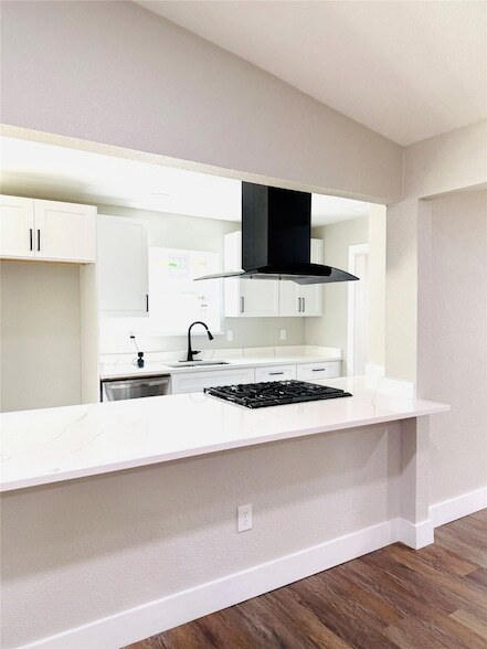 Building Photo - 526 Doral Pl