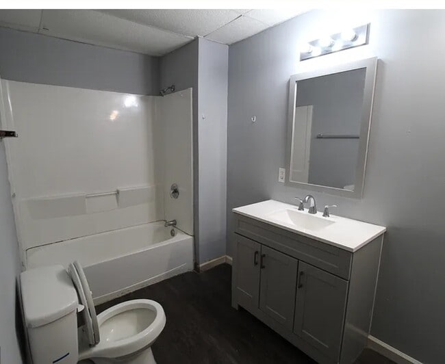 Building Photo - 223 N Edgewood Dr