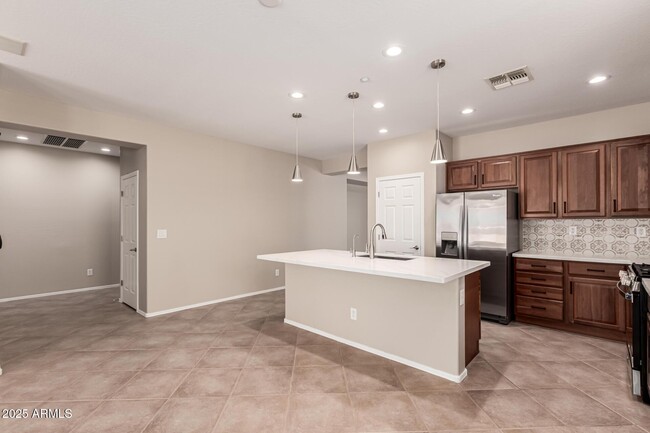 Building Photo - 1744 W Turtle Hill Dr