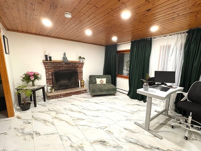 Building Photo - 2 Pat Dr