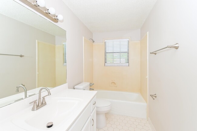 Building Photo - 6338 Northampton Dr
