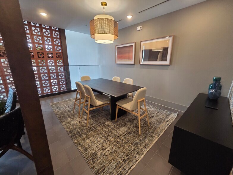 Building Photo - 6710 SW 29th St