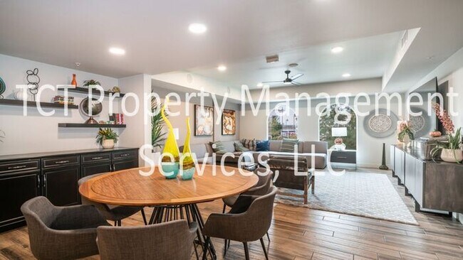 Building Photo - Stunning 1 Bedroom with Pool View