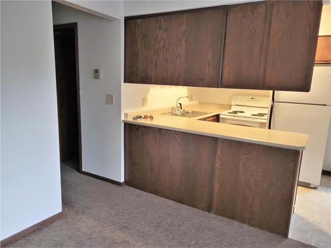 Building Photo - 1325 Henry St