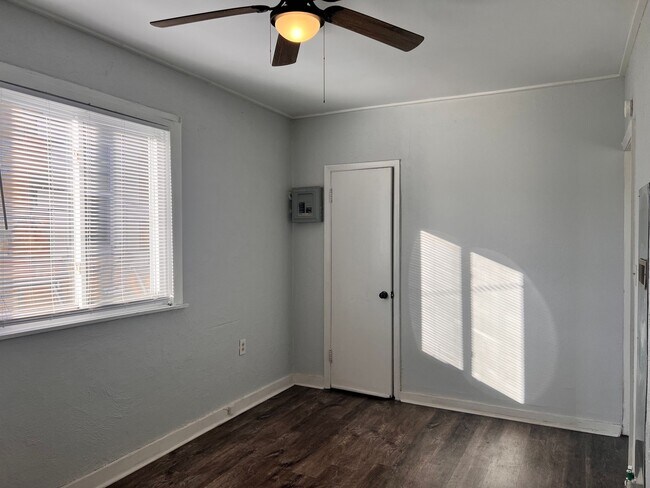 Building Photo - 1 Bedroom 1 Bathroom Studio