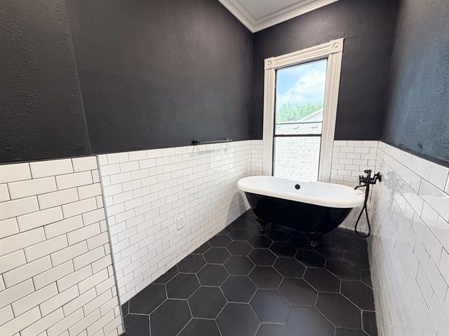 Building Photo - 405 E Denton St