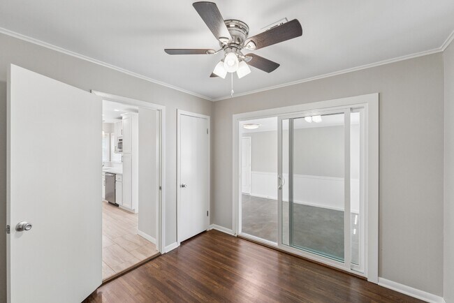 Building Photo - 3815 S Cincinnati Ave