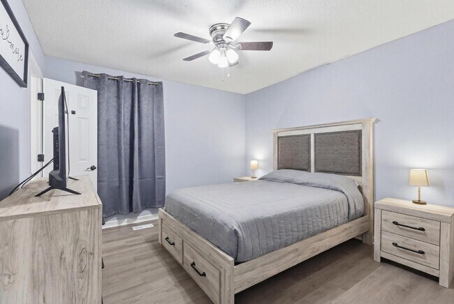 Building Photo - 688 Debbie Dr