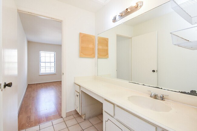 Building Photo - 4022 Belle Park Dr