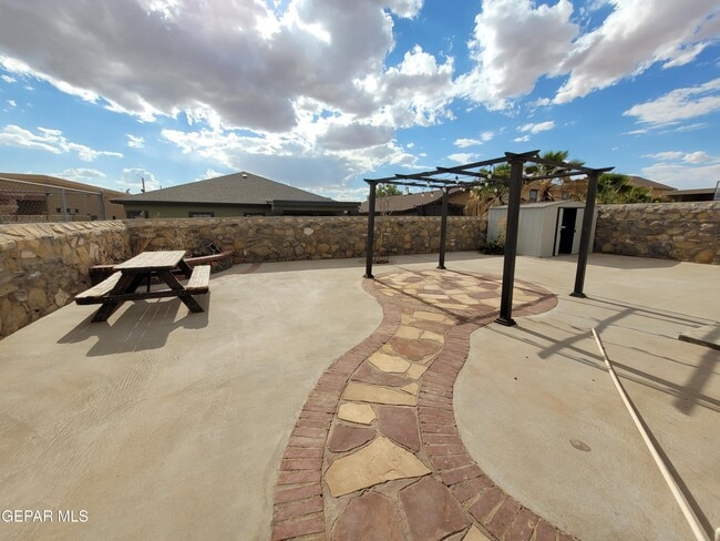 Building Photo - 14247 Hacienda Rock Dr