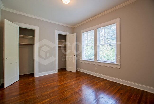 Building Photo - 674 Somerset Terrace NE