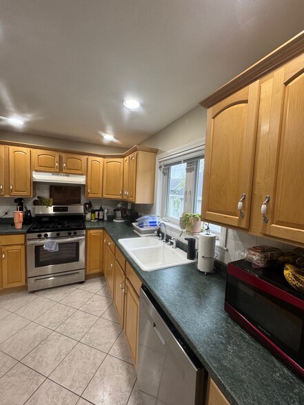Building Photo - 53 Farragut Ave