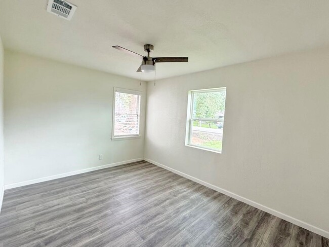 Building Photo - 8113 Tavenor Ln