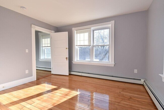 Building Photo - 141 Bourne Ave