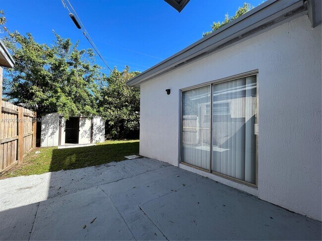 Building Photo - 6301 SW 20th St