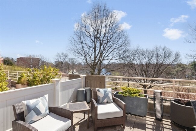 Building Photo - 199 Coolidge Ave