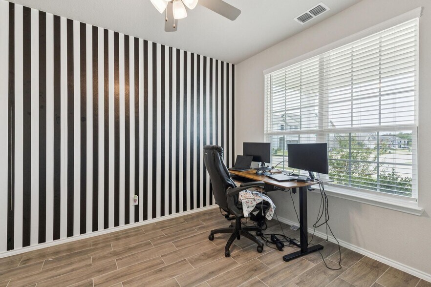 Building Photo - 8982 Delway Dr