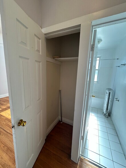 Building Photo - 4409 N Kenneth Ave