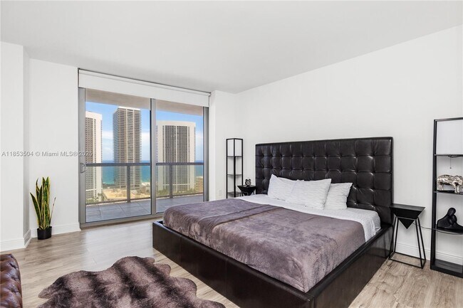 Building Photo - 2600 E Hallandale Beach Blvd