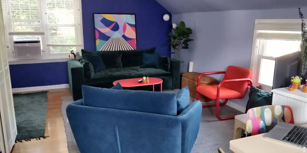 Building Photo - 562 Richmond Ave