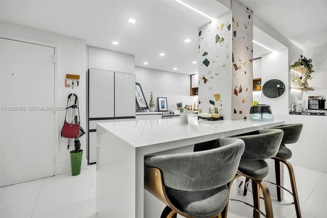 Building Photo - 6801 Indian Creek Dr