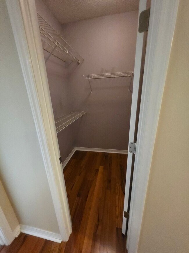 Building Photo - MOVE IN SPECIAL - 2 WEEKS FREE RENT - 3BR ...