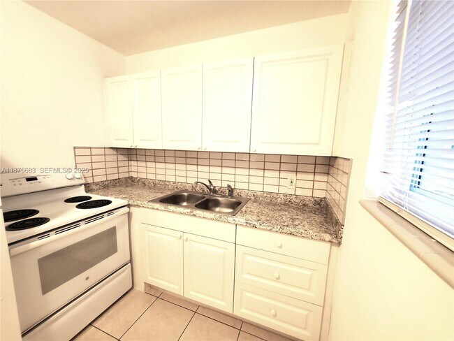 Building Photo - 26 SE 3rd Terrace