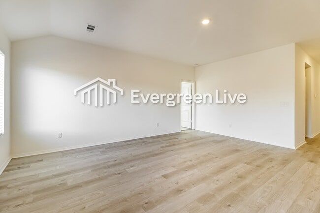 Building Photo - 40 10 Point Ln