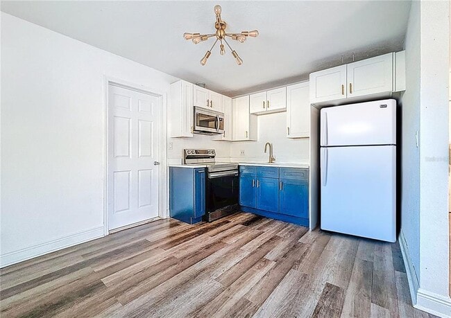 Building Photo - 2100 28th Ave N