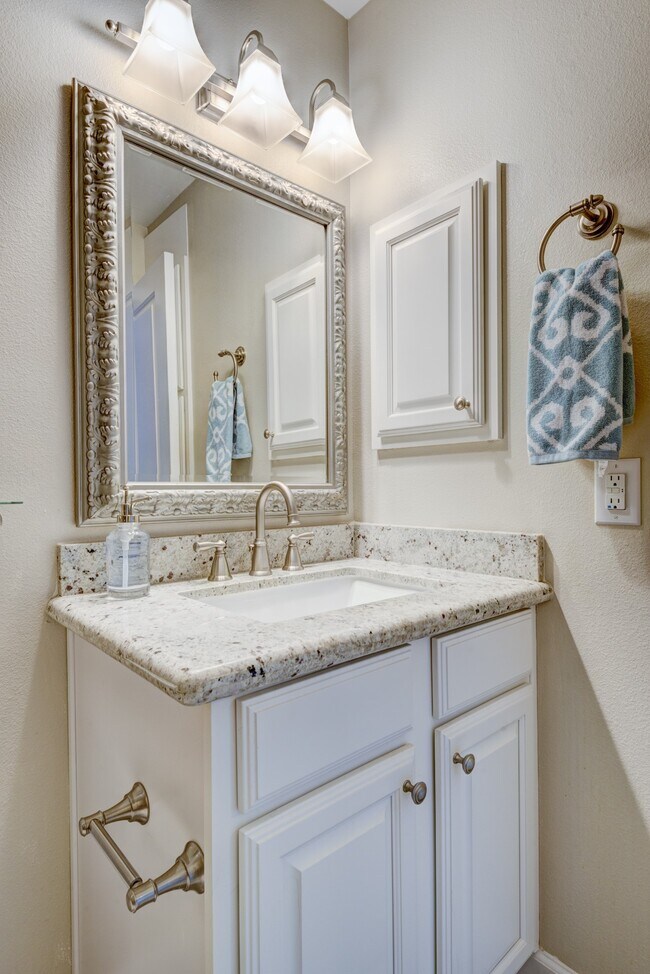 Building Photo - 5869 Valley Forge Dr