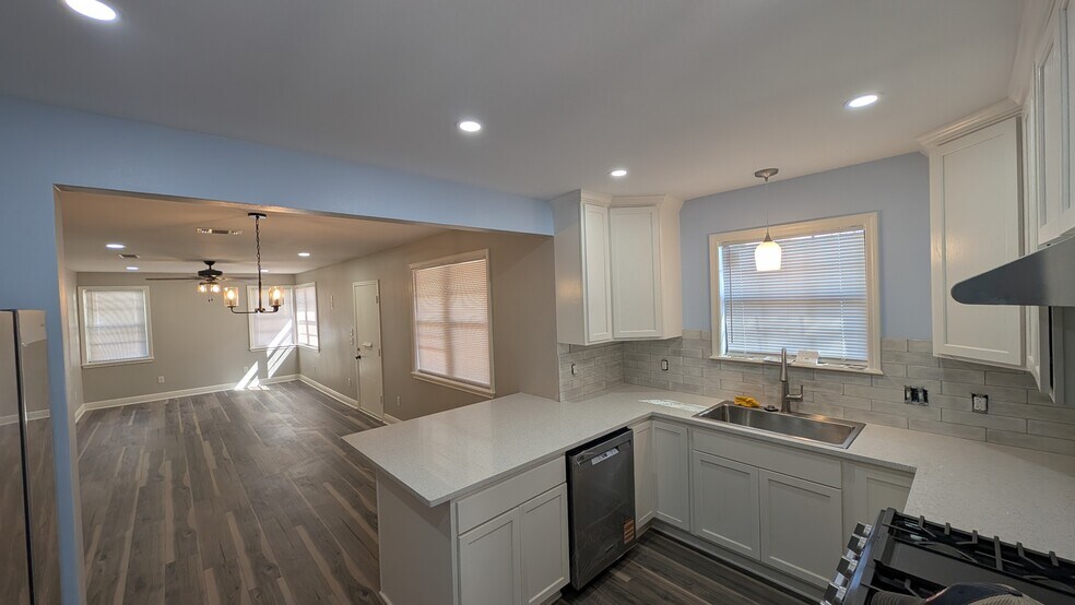 Building Photo - 240 Russell Ave